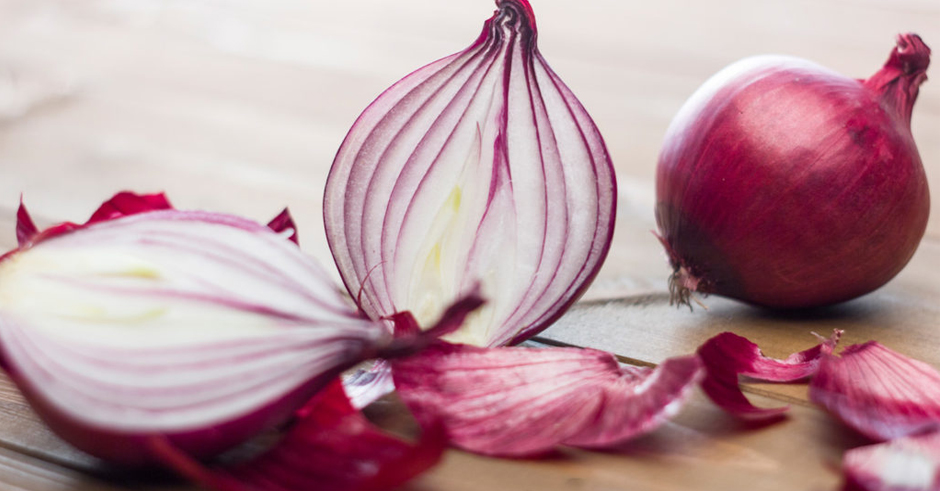 1512638943red_onion_cover.jpg